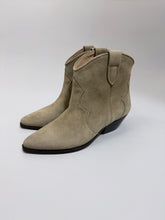 Load image into Gallery viewer, IM DEWINA ČIZME TAUPE