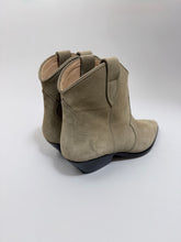 Load image into Gallery viewer, IM DEWINA ČIZME TAUPE