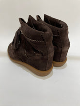 Load image into Gallery viewer, IM BOBBY SNEAKERS CHOCOLATE