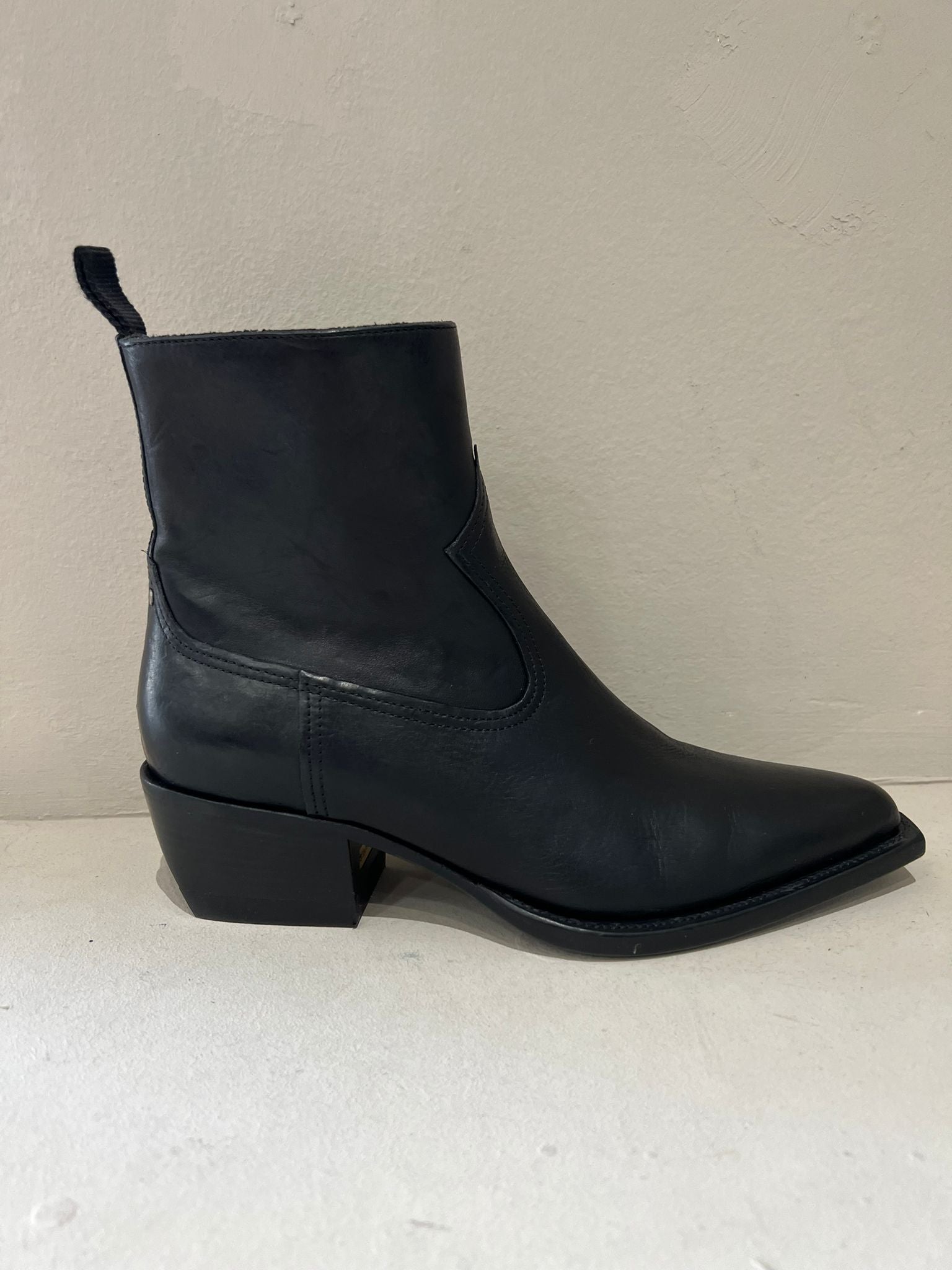 GOLDEN GOOSE DEBBIE LEATHER BOOTS BLACK – Nicolas Concept Store