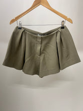 Load image into Gallery viewer, IRO SOUTY KRATKE HLAČE OLIVE GREEN
