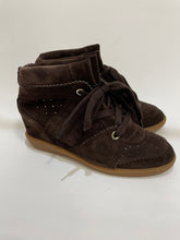 Load image into Gallery viewer, IM BOBBY SNEAKERS CHOCOLATE
